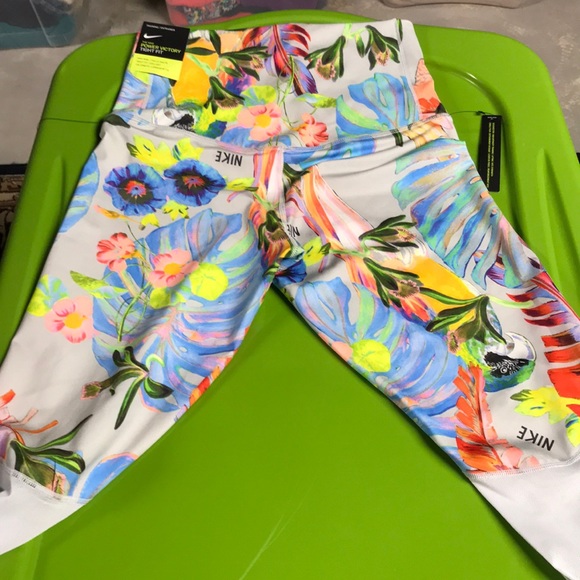 New! Nike Printed multi full length tights - Picture 8 of 8